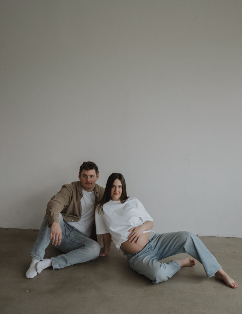 Iowa - Des Moines Maternity Studio Session 